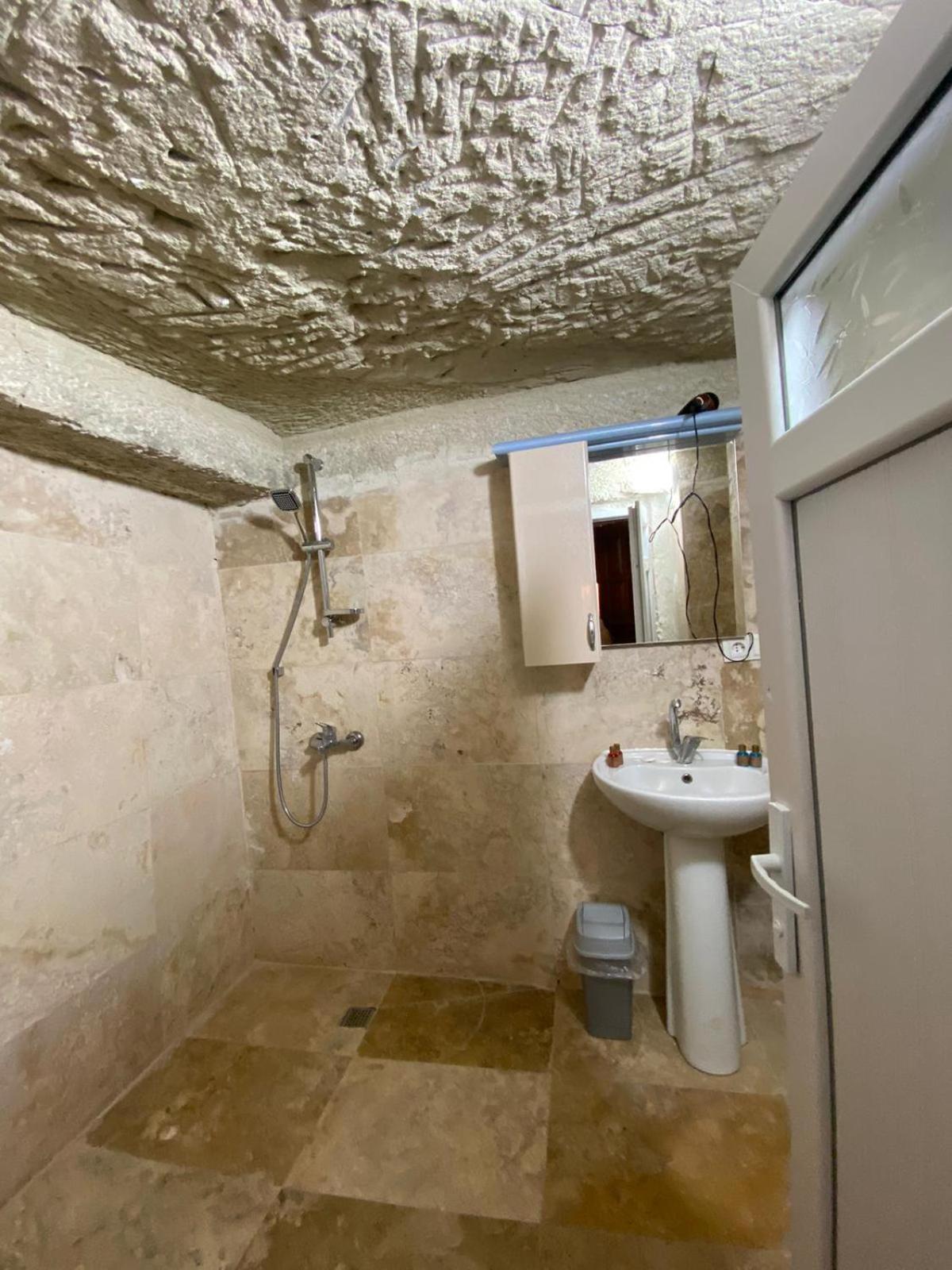 Peri Cave Hotel *